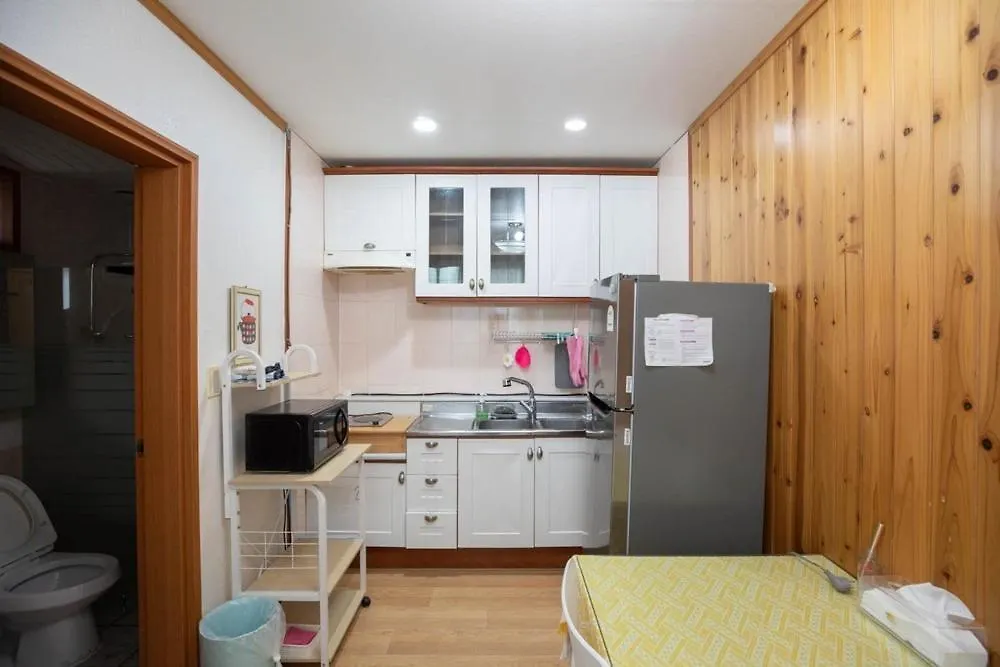 Jeju Ddoolle Pension 0*,  קוריאה הדרומית
