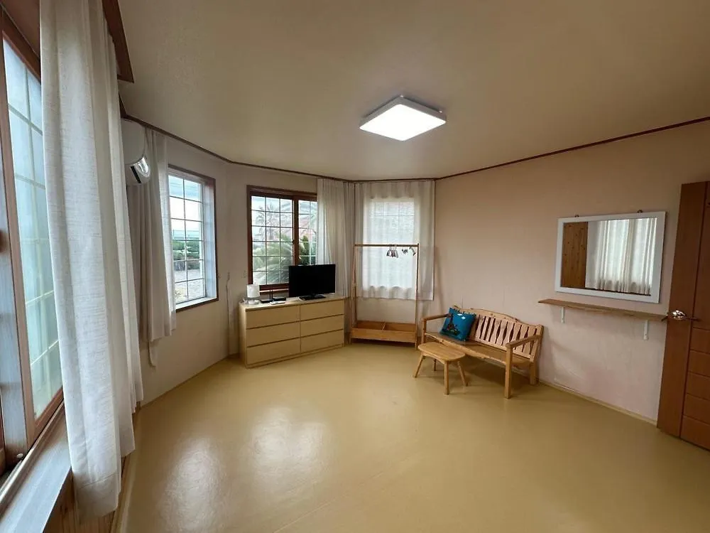 Jeju Ddoolle Pension 0*,  קוריאה הדרומית