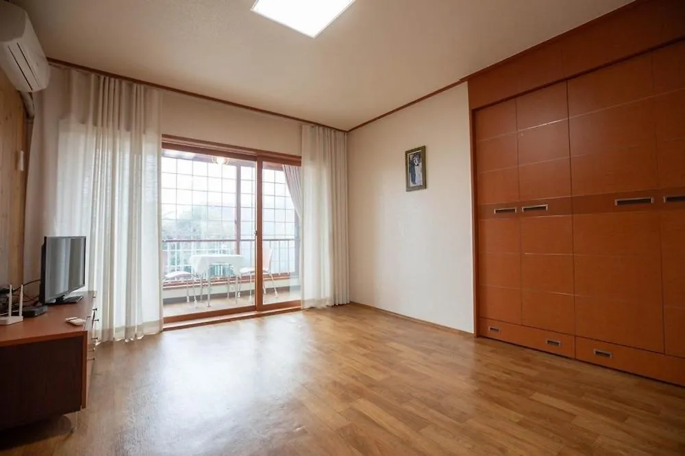 Jeju Ddoolle Pension Guest house