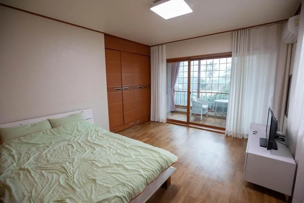 Jeju Ddoolle Pension 0*,