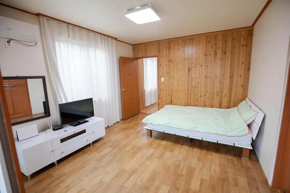 Jeju Ddoolle Pension Guest house