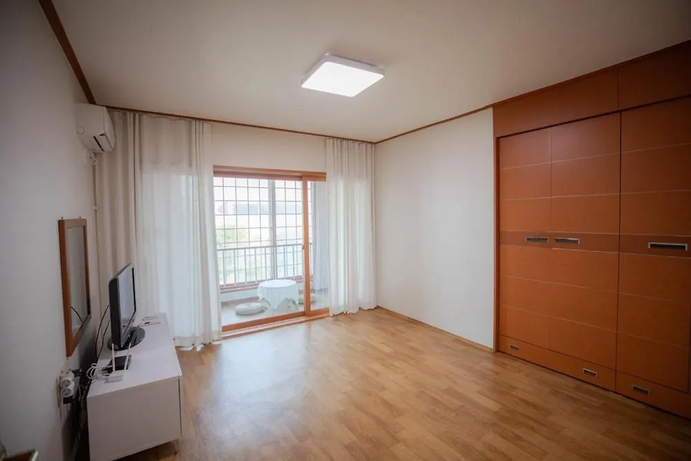 Jeju Ddoolle Pension Guest house